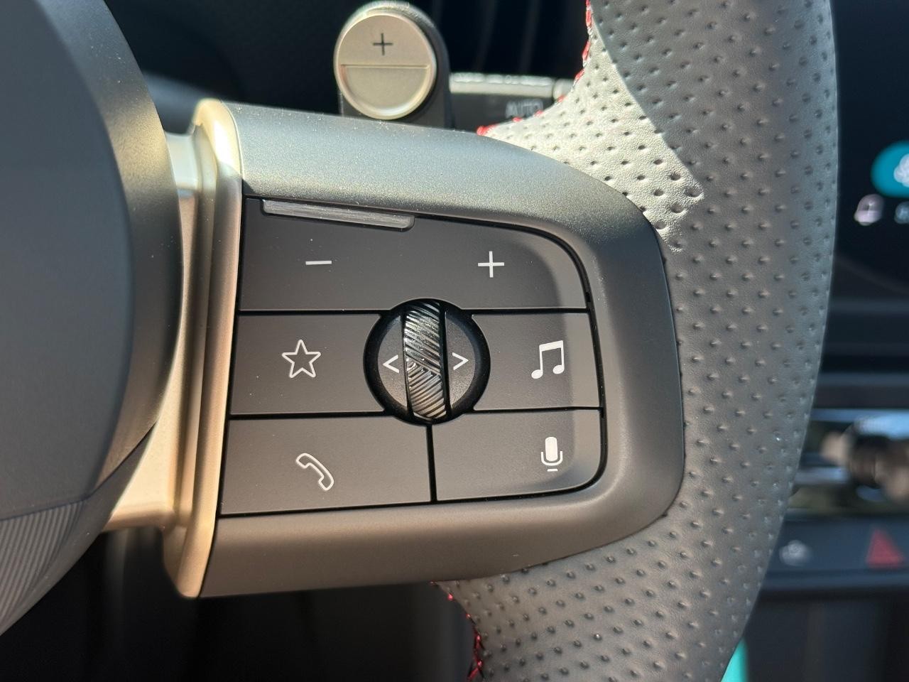 MINI 3 Door Vehicle Image 11