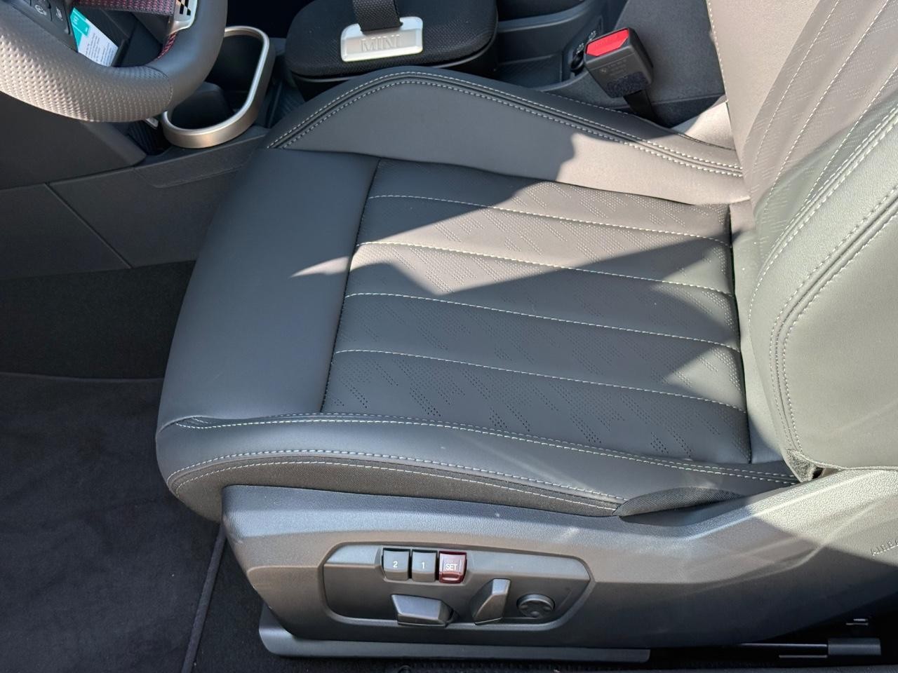 MINI 3 Door Vehicle Image 16