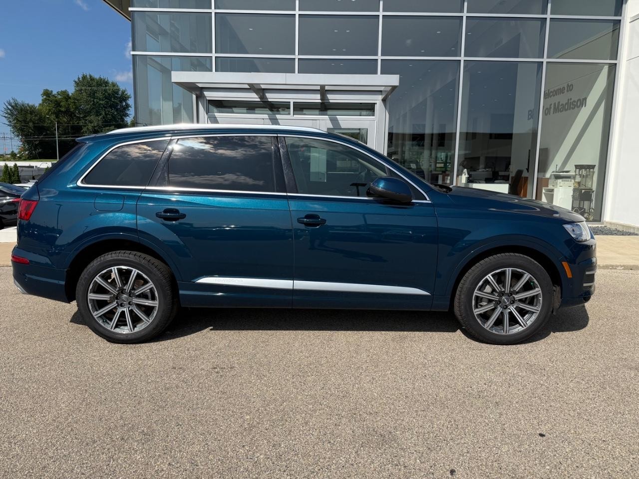 Audi Q7 Vehicle Image 02