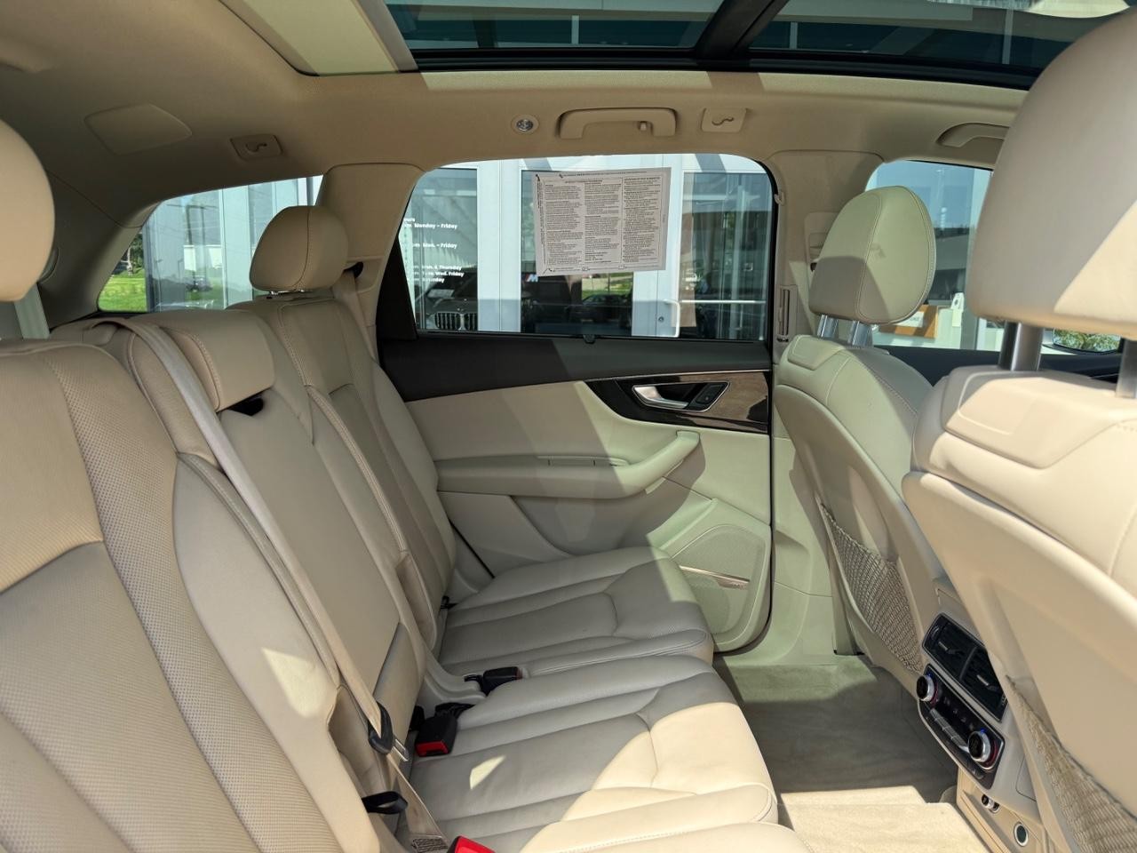 Audi Q7 Vehicle Image 10