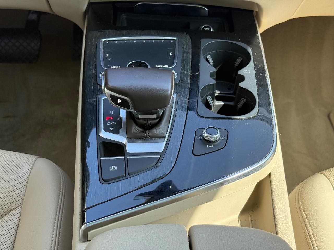 Audi Q7 Vehicle Image 13