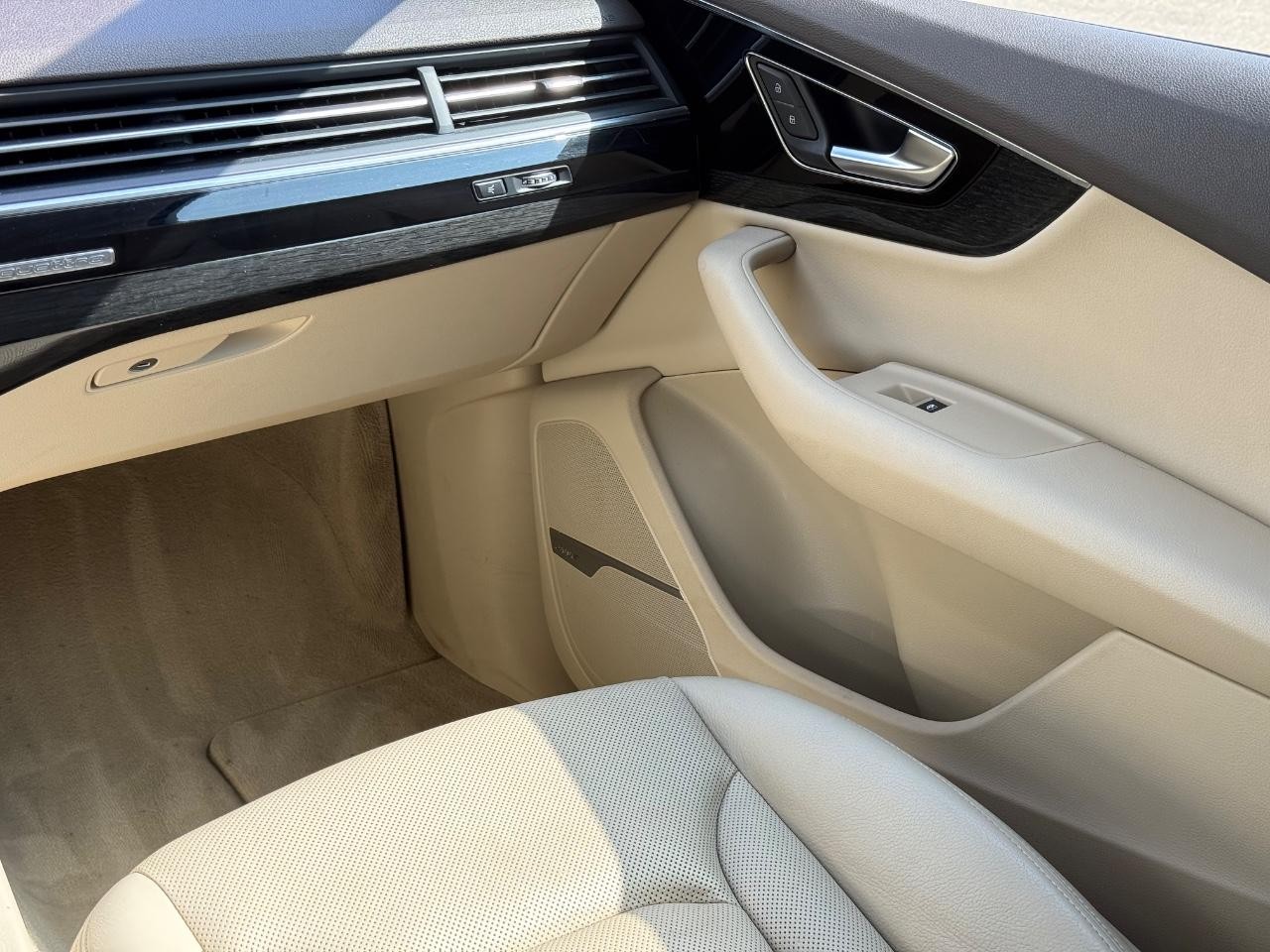 Audi Q7 Vehicle Image 15