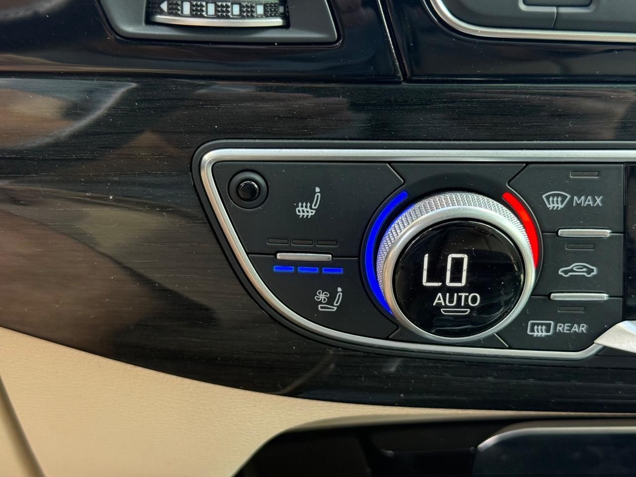 Audi Q7 Vehicle Image 21
