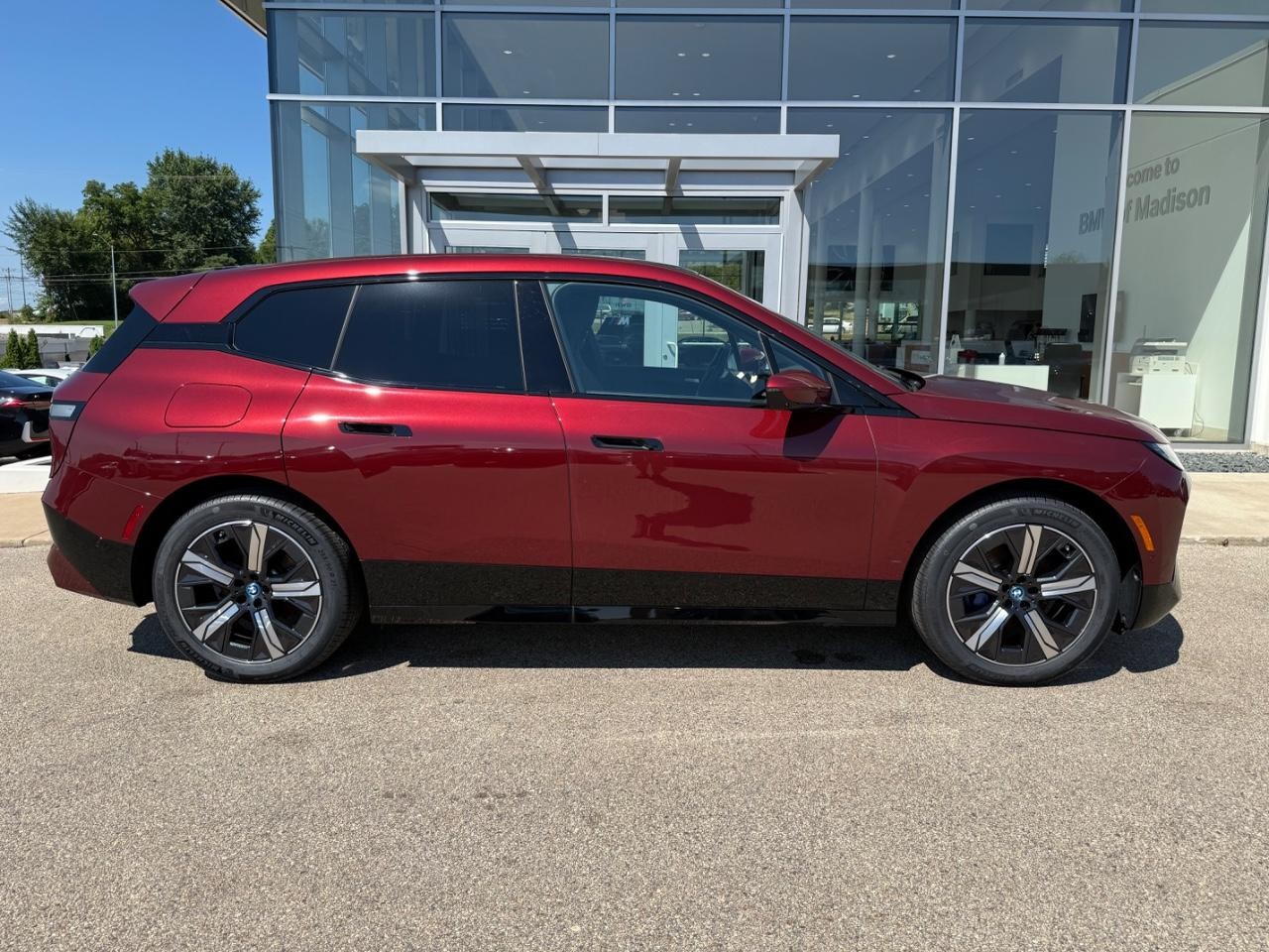 BMW iX Vehicle Image 02