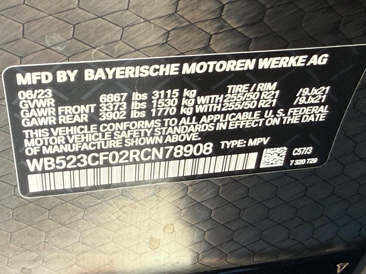 BMW iX Vehicle Image 26