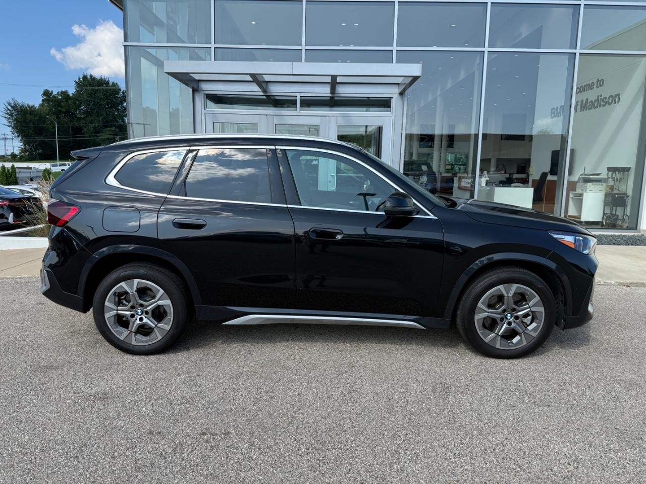 BMW X1 Vehicle Image 02