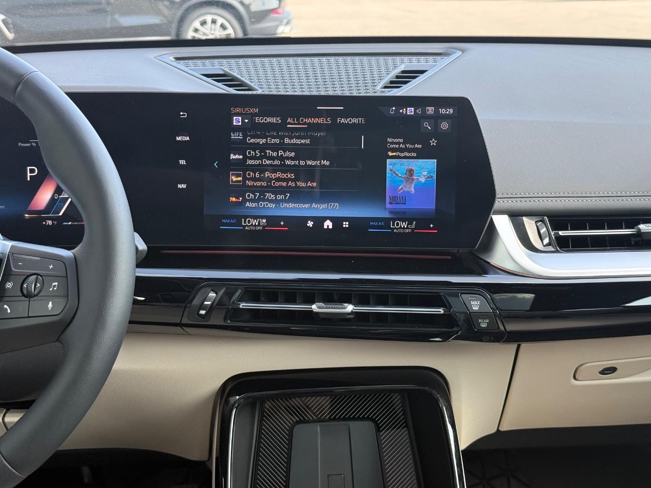 BMW X1 Vehicle Image 12