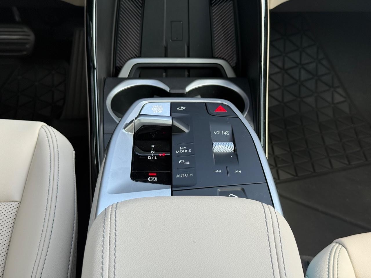 BMW X1 Vehicle Image 13