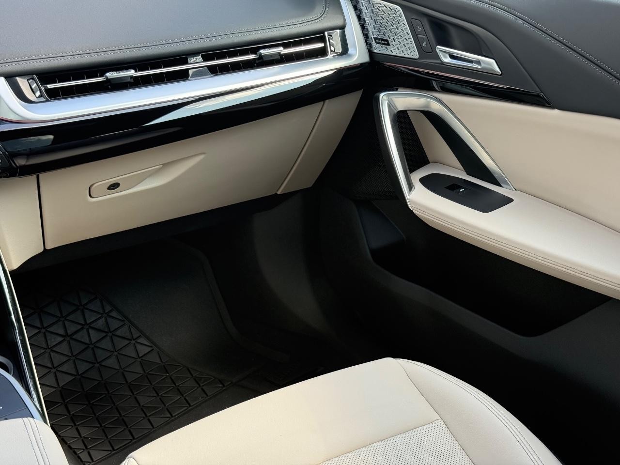 BMW X1 Vehicle Image 15