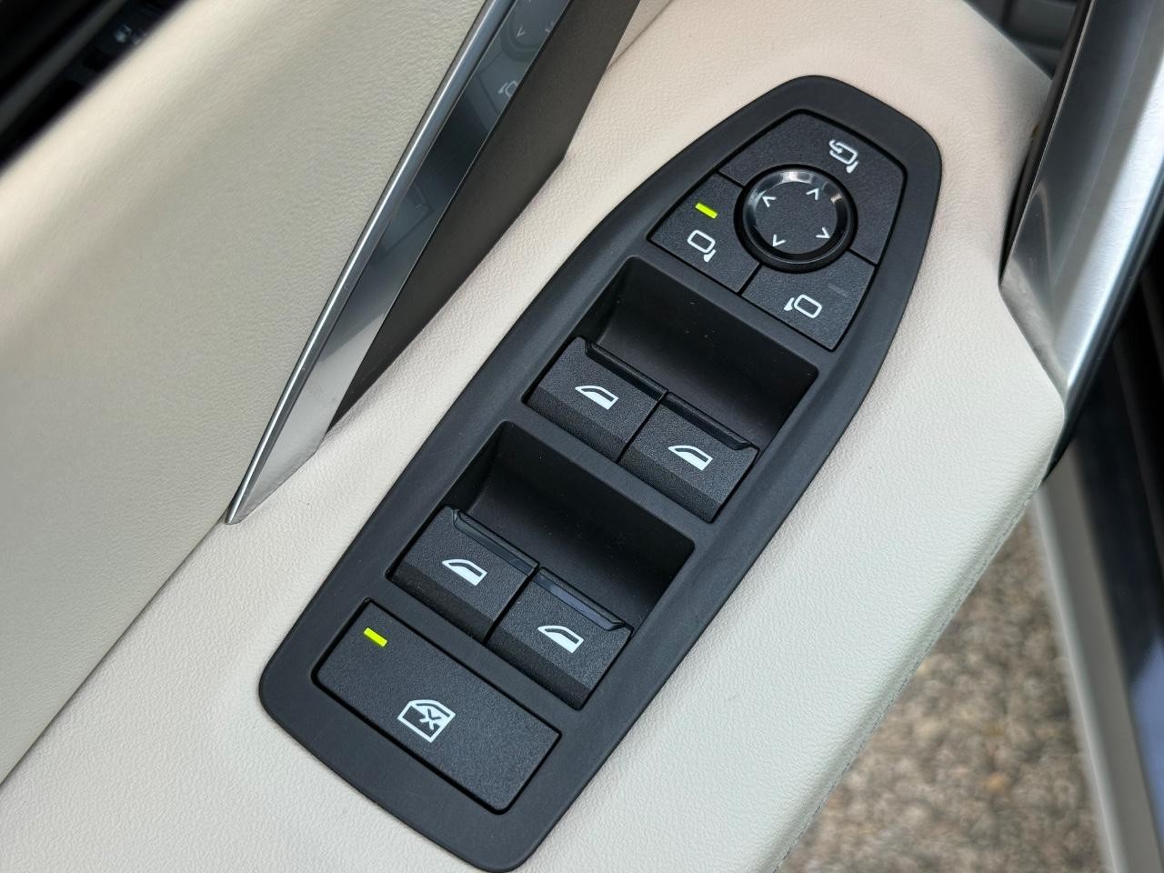 BMW X1 Vehicle Image 21