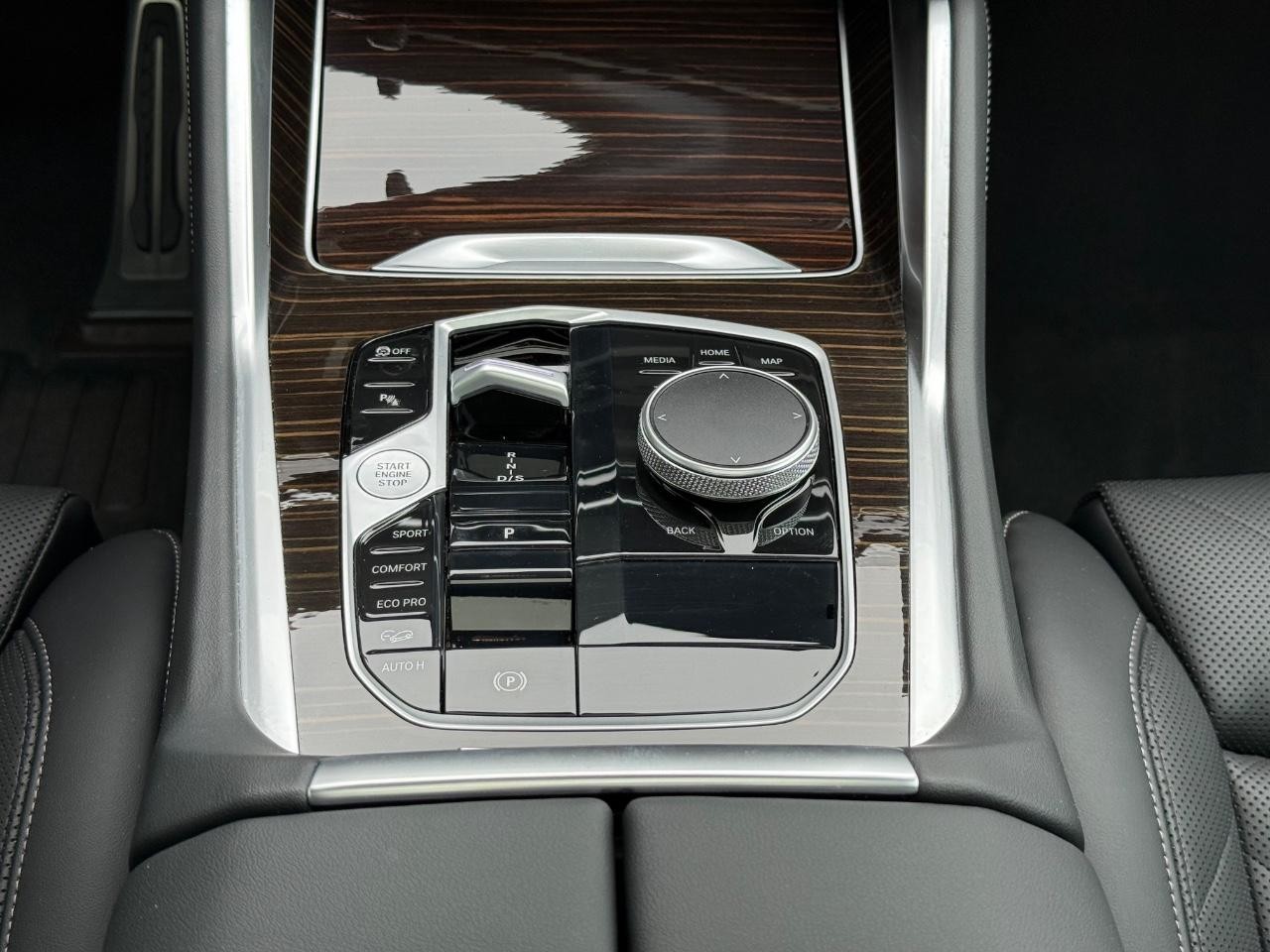 BMW X6 Vehicle Image 13