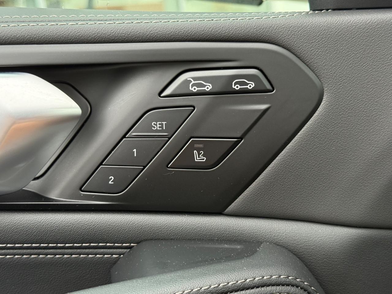 BMW X6 Vehicle Image 16