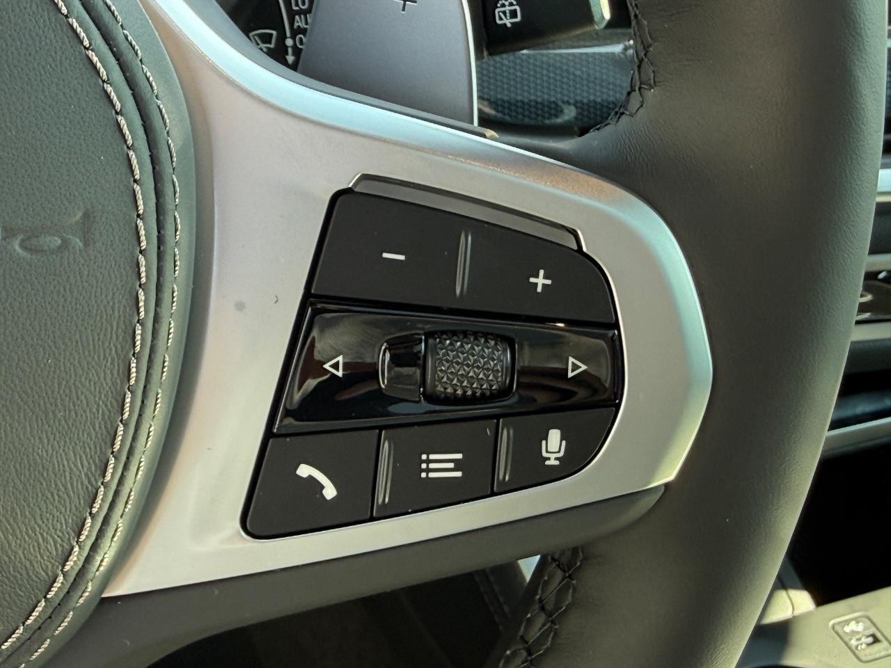 BMW X5 Vehicle Image 12