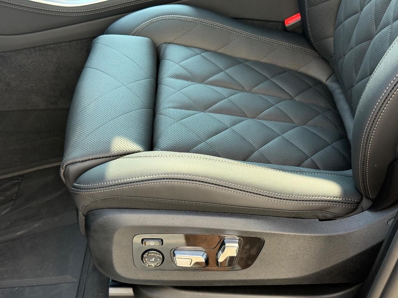BMW X5 Vehicle Image 17