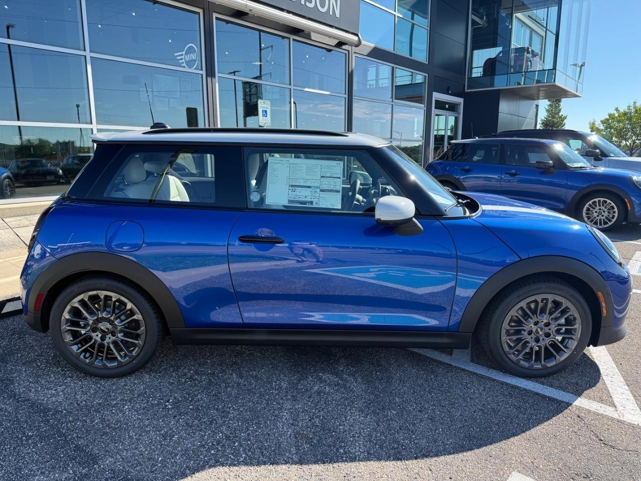 MINI Hardtop 2 Door Vehicle Image 02