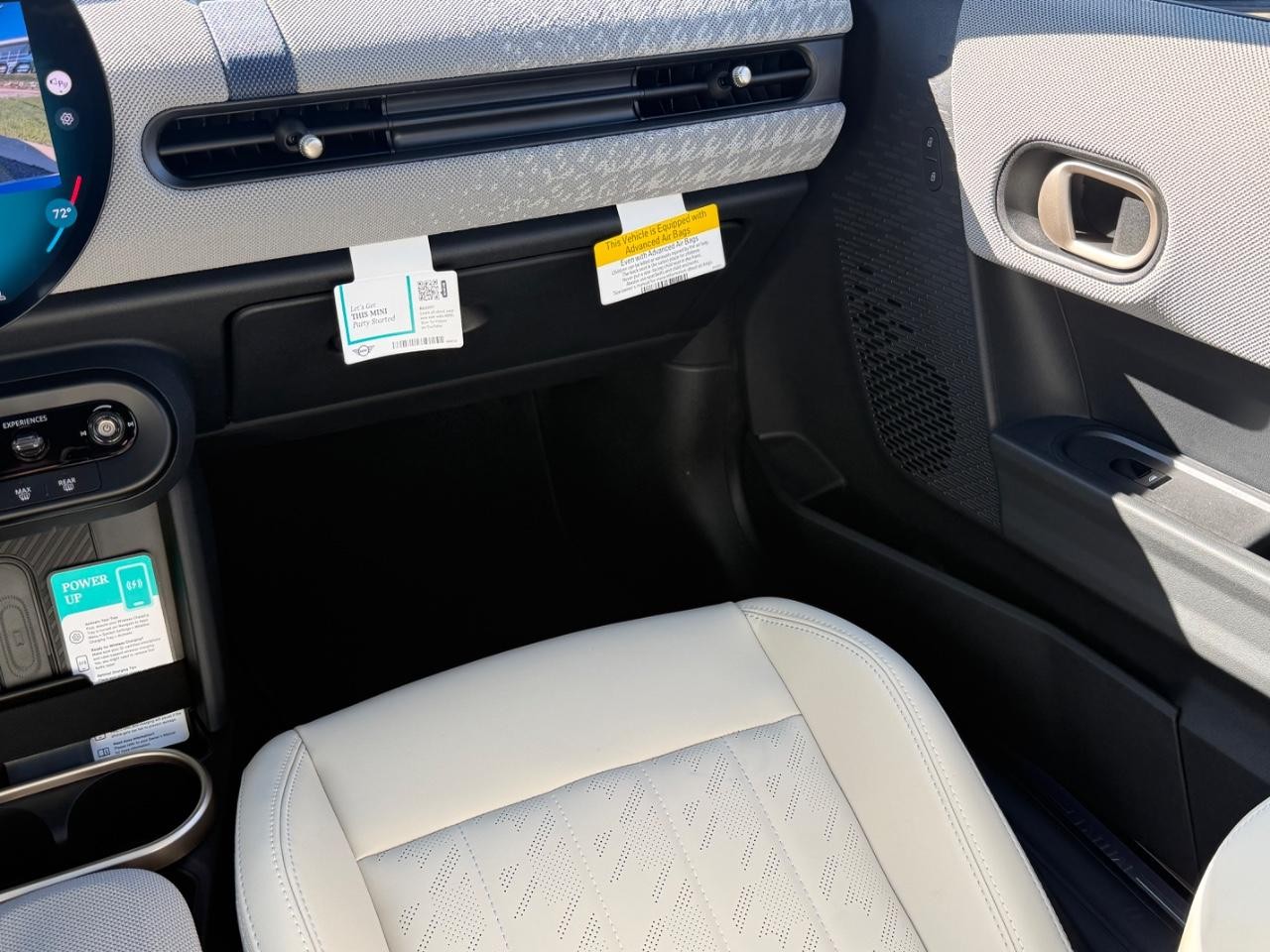 MINI Hardtop 2 Door Vehicle Image 09