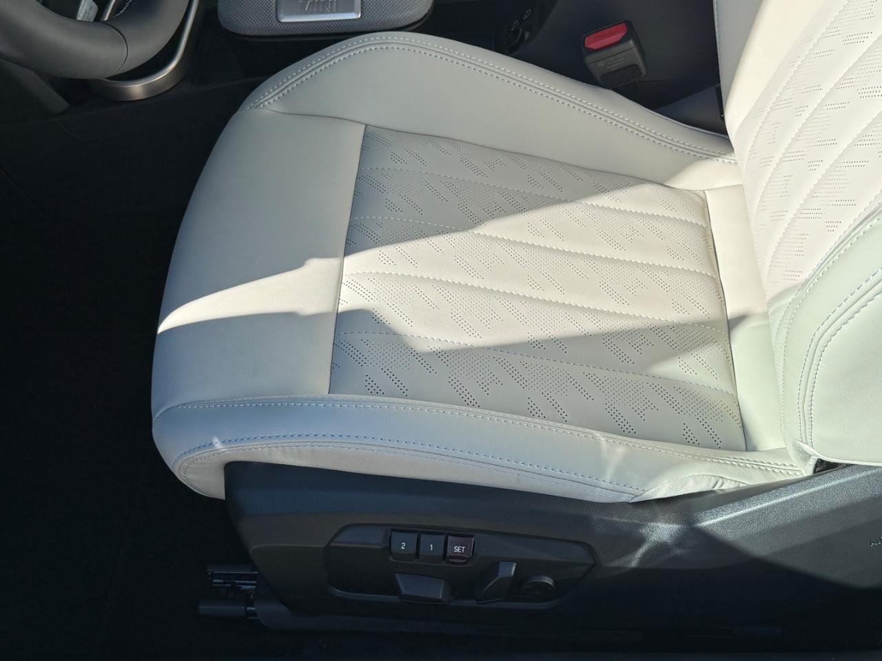 MINI Hardtop 2 Door Vehicle Image 15