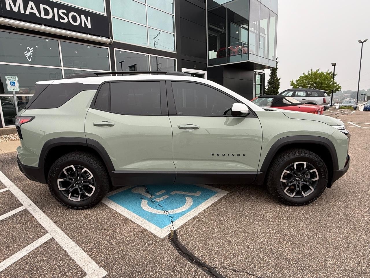 Chevrolet Equinox Vehicle Image 02