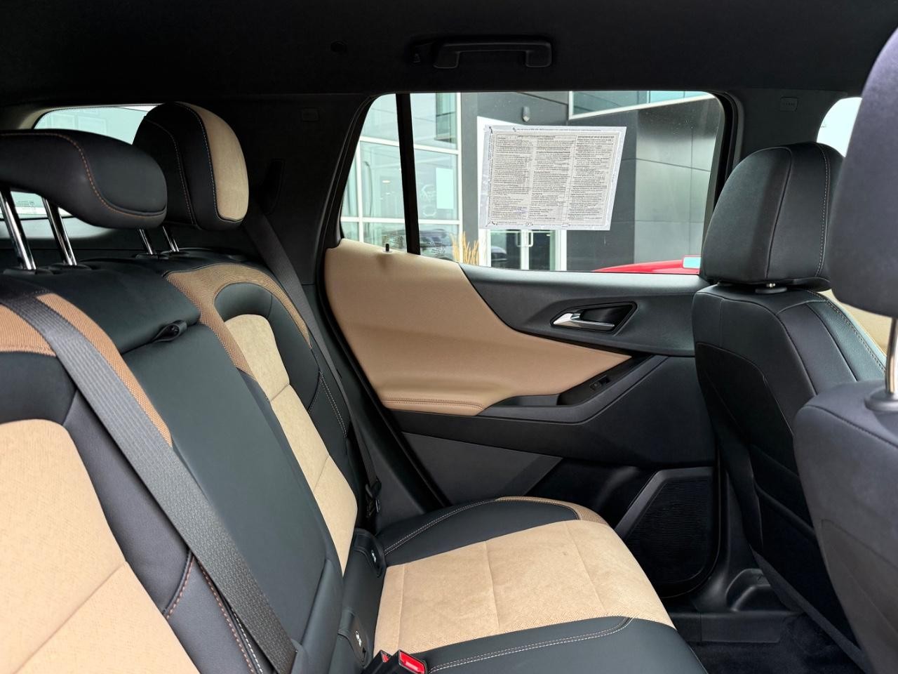 Chevrolet Equinox Vehicle Image 10