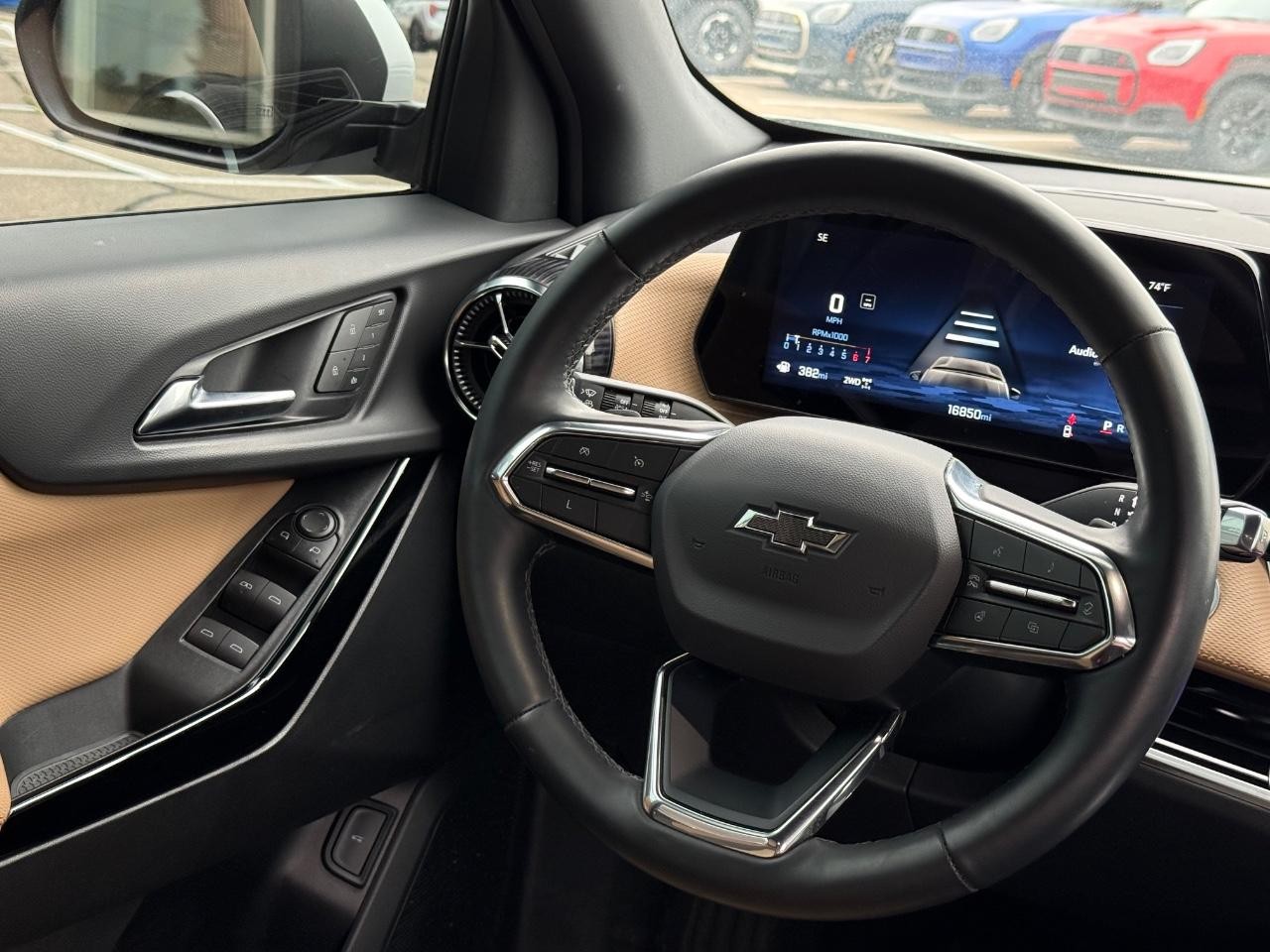 Chevrolet Equinox Vehicle Image 13