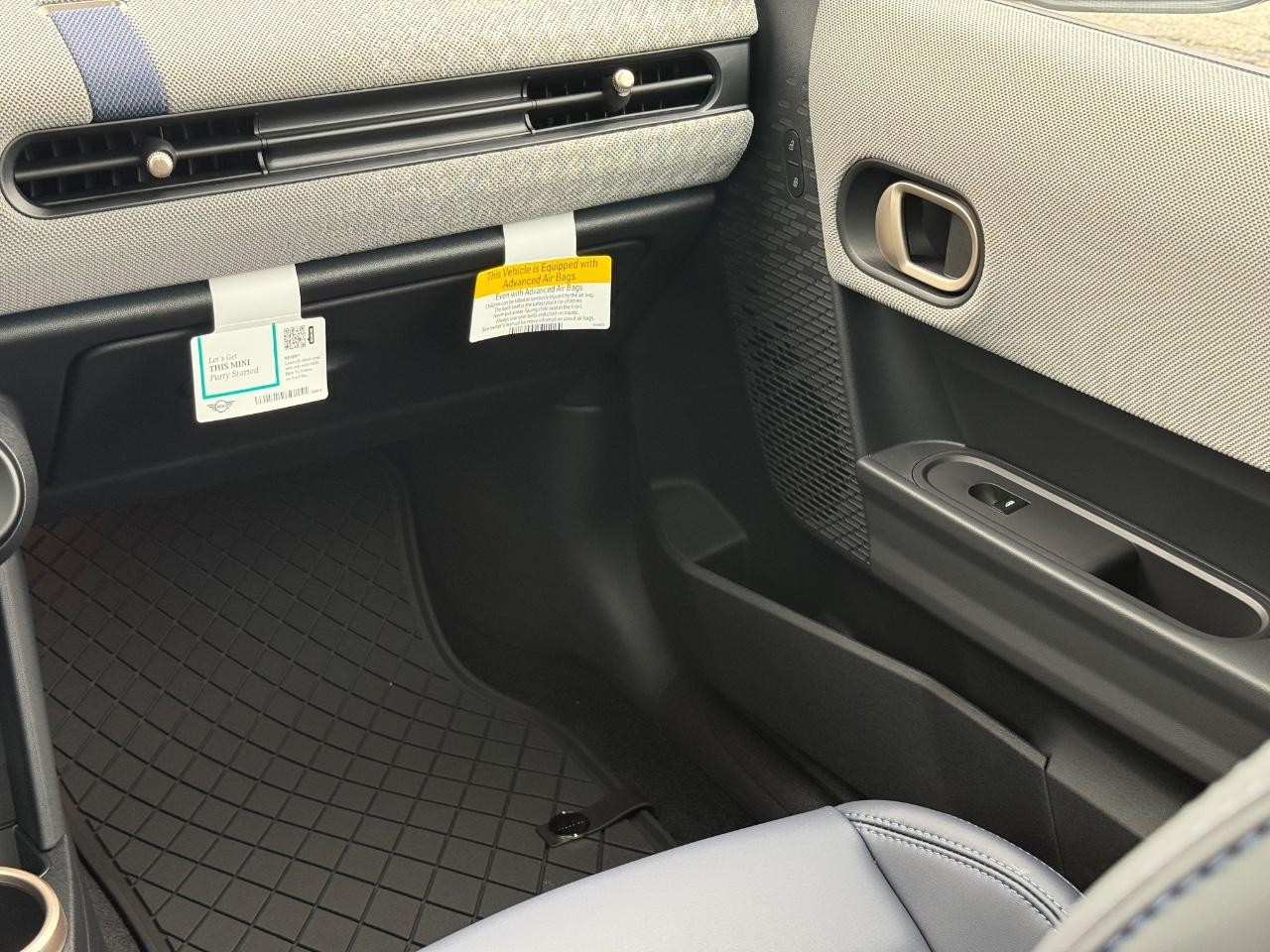MINI Hardtop 4 Door Vehicle Image 09