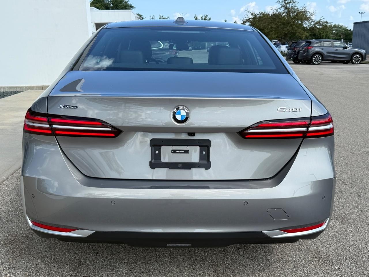BMW 5 Series Vehicle Image 04