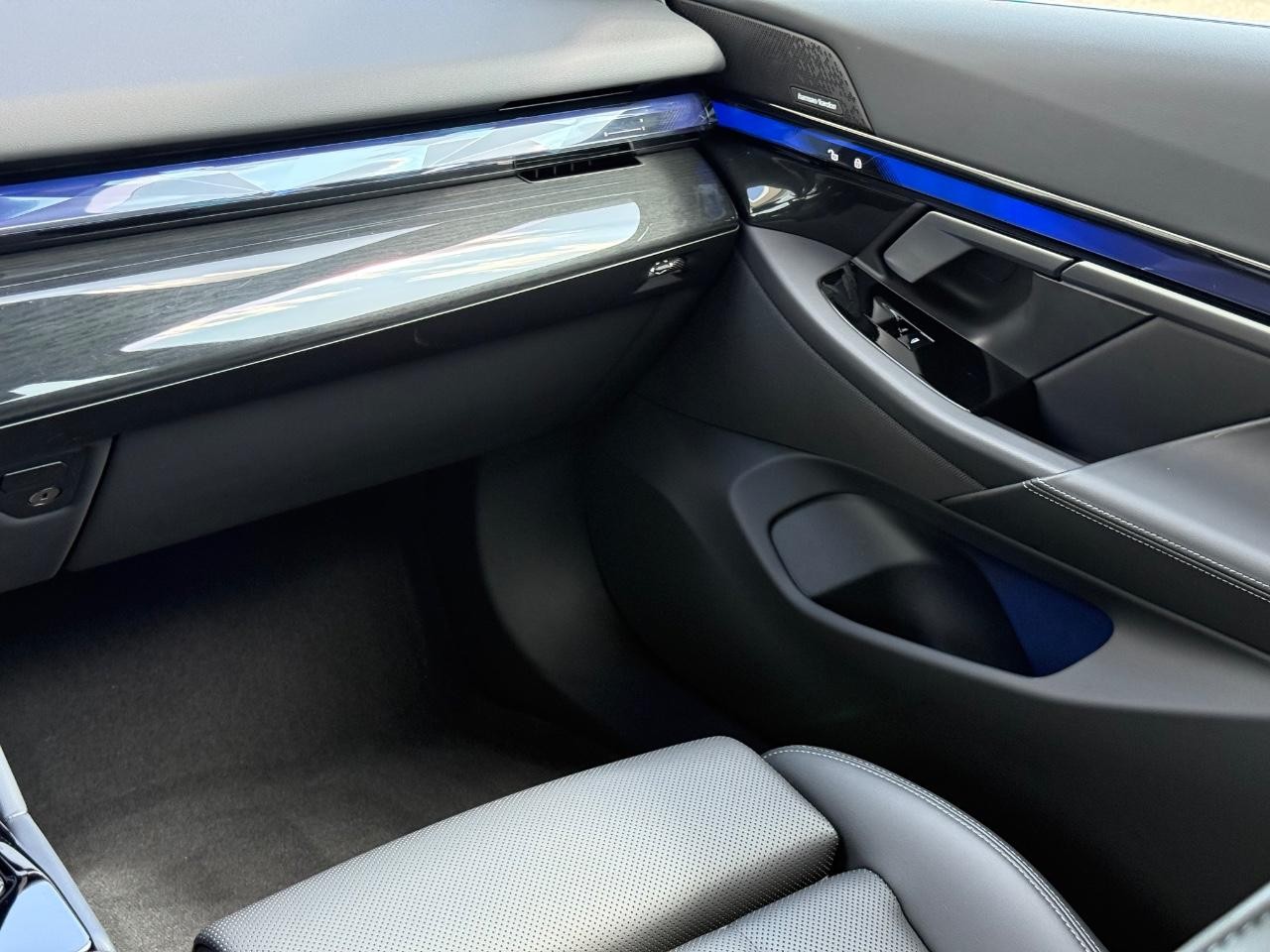 BMW 5 Series Vehicle Image 14