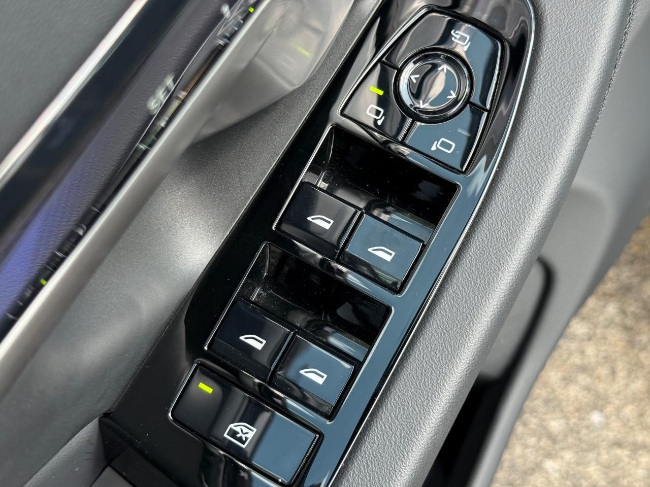 BMW 5 Series Vehicle Image 21