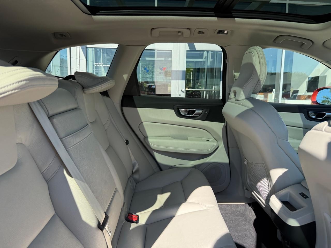 Volvo XC60 Vehicle Image 10