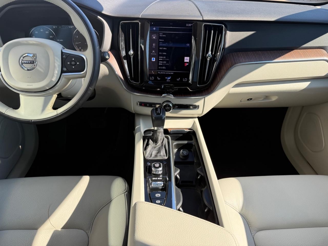 Volvo XC60 Vehicle Image 11