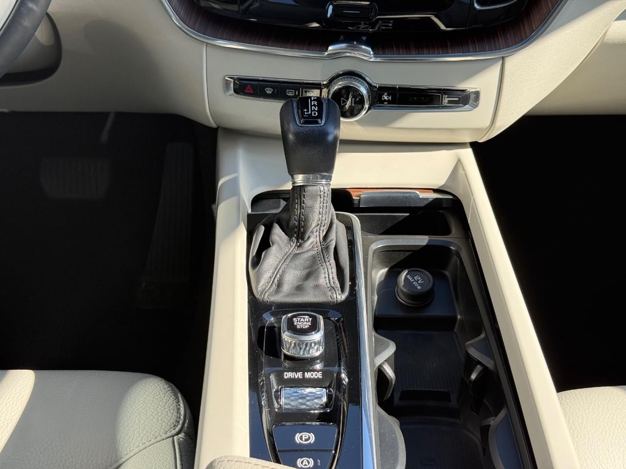Volvo XC60 Vehicle Image 13