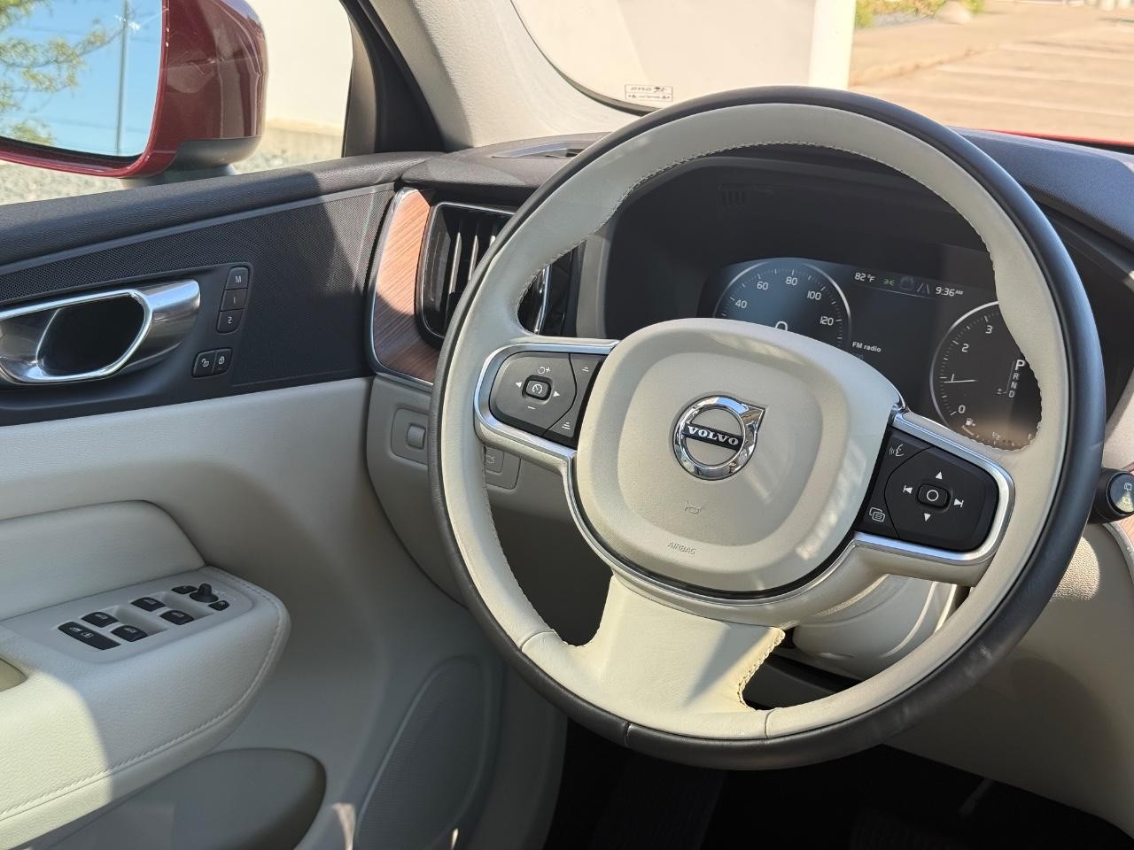 Volvo XC60 Vehicle Image 14