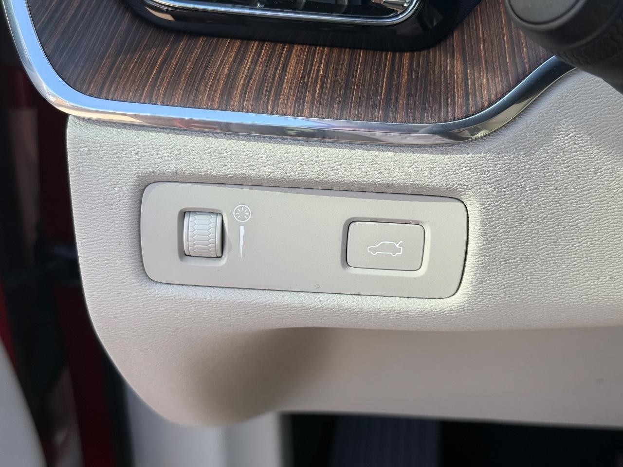 Volvo XC60 Vehicle Image 17
