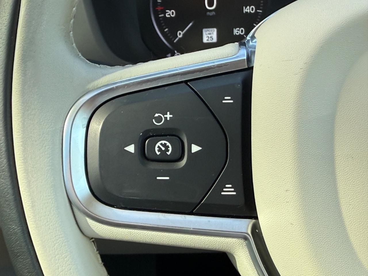 Volvo XC60 Vehicle Image 18