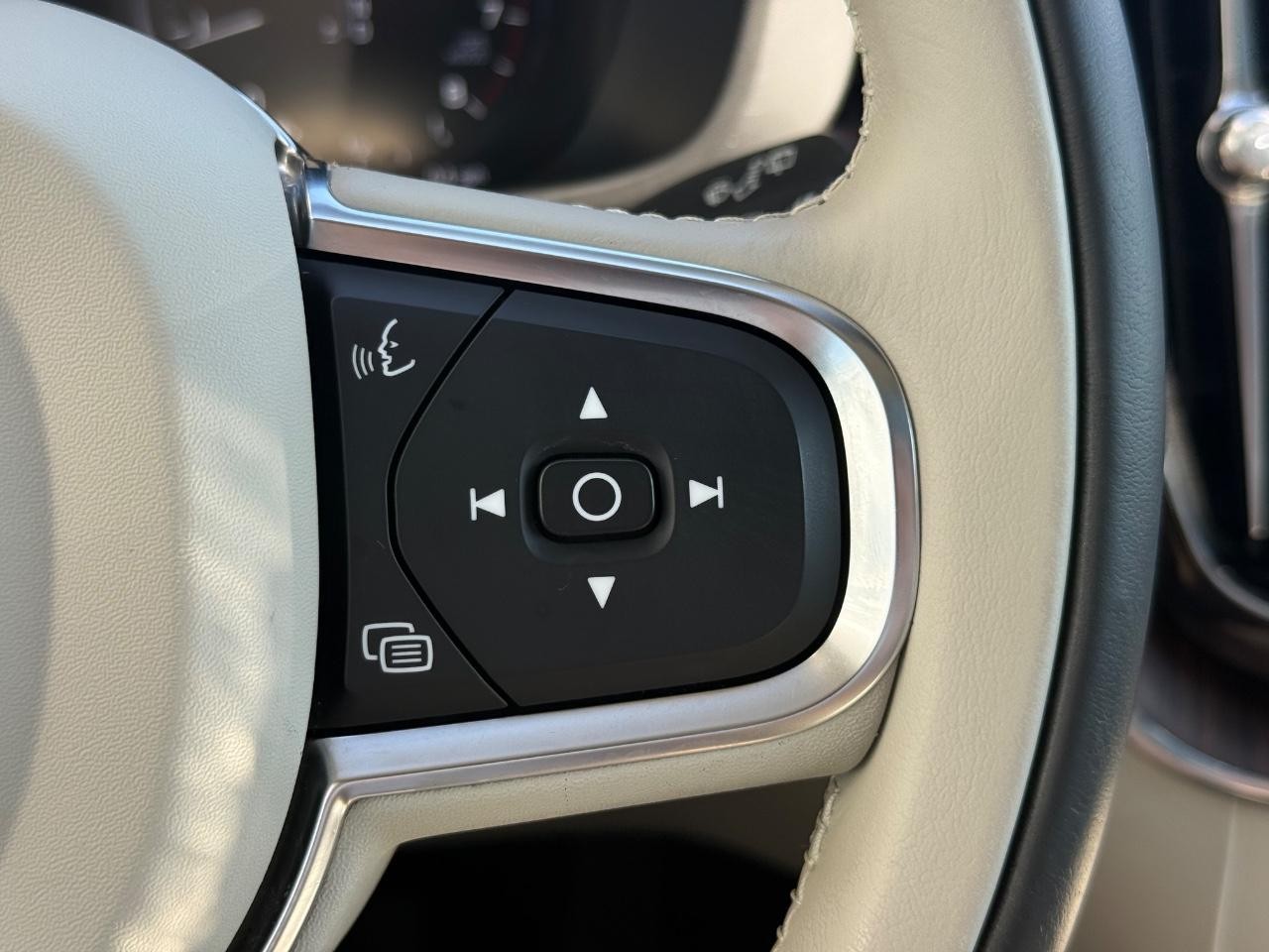 Volvo XC60 Vehicle Image 19