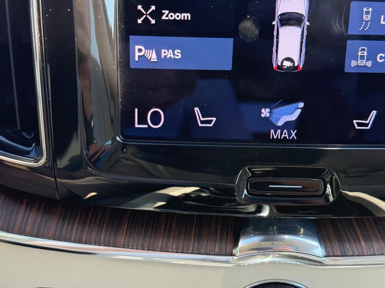 Volvo XC60 Vehicle Image 22