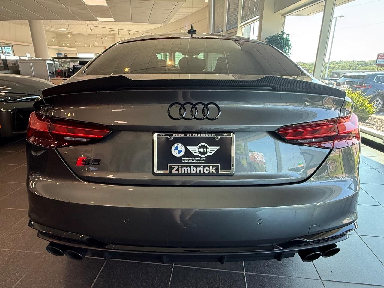 Audi S5 Sportback Vehicle Full-screen Gallery Image 03