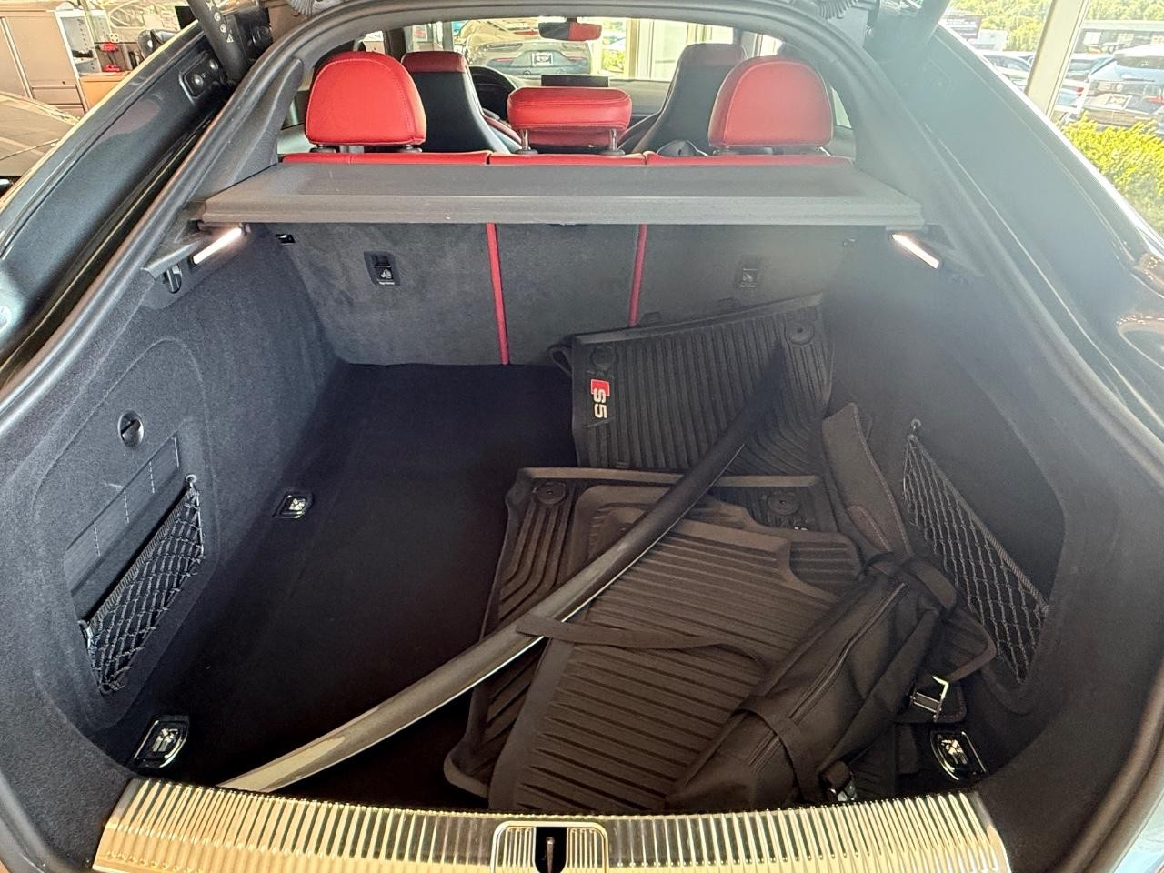 Audi S5 Sportback Vehicle Full-screen Gallery Image 04
