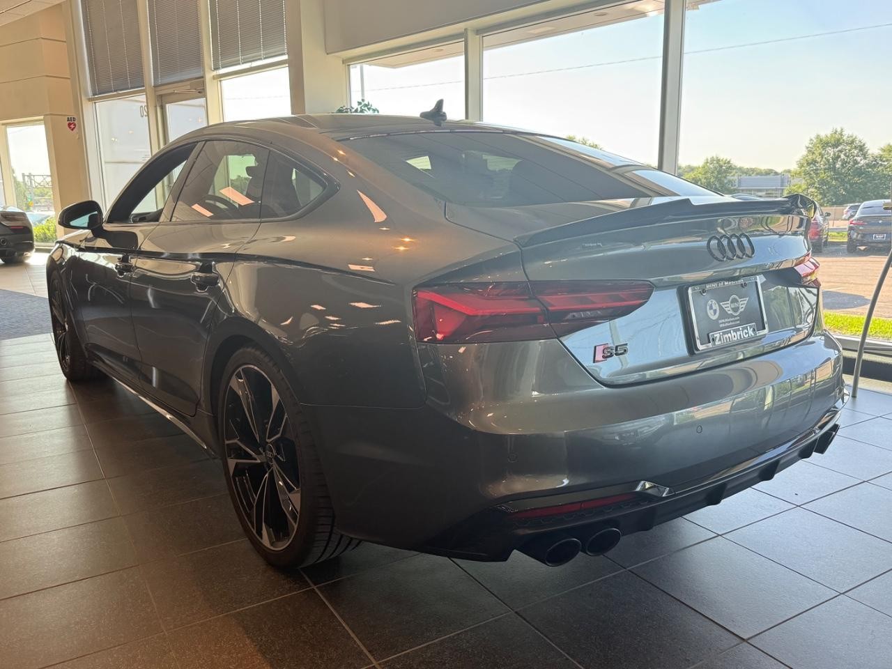 Audi S5 Sportback Vehicle Full-screen Gallery Image 05