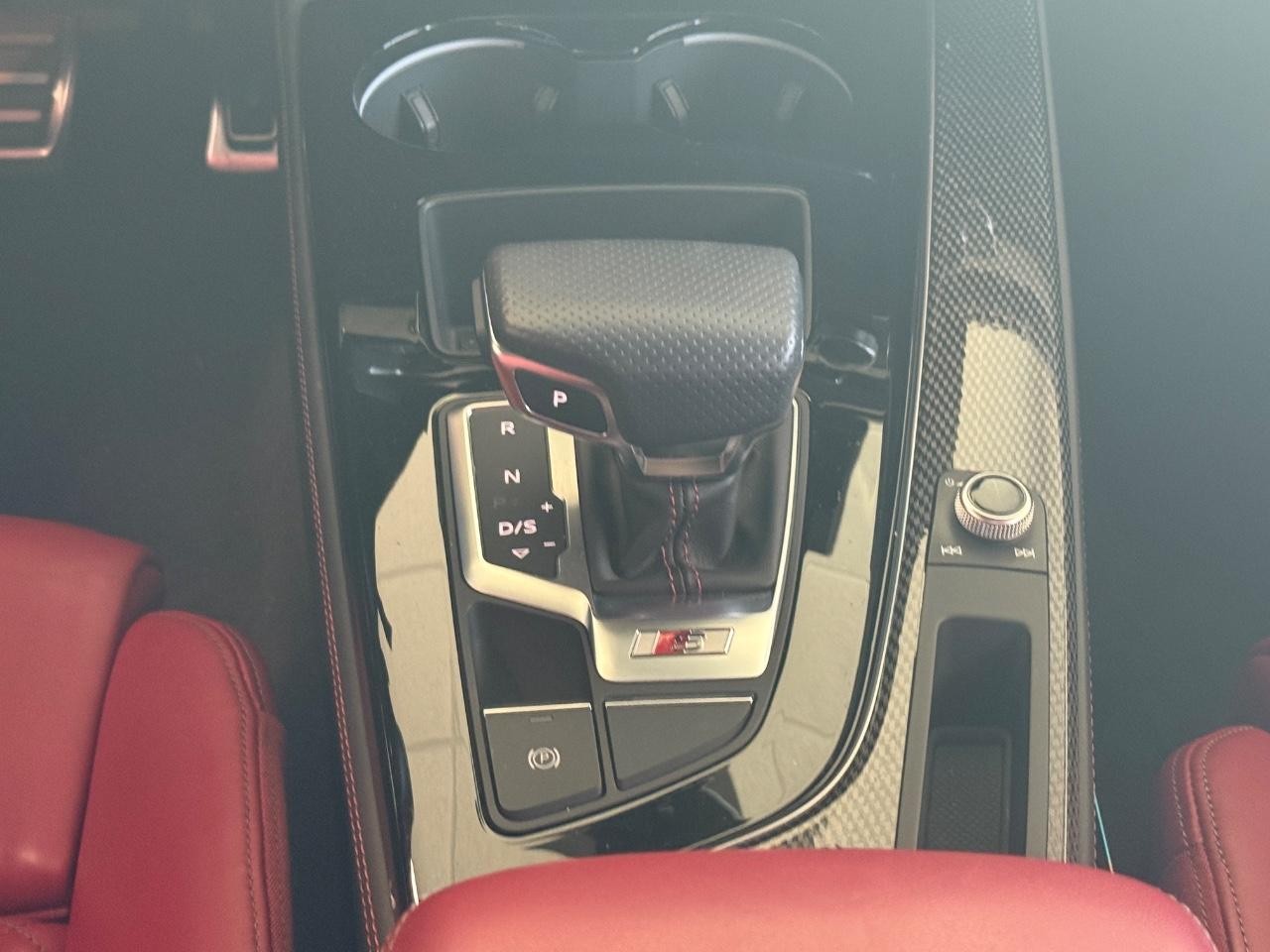 Audi S5 Sportback Vehicle Full-screen Gallery Image 12