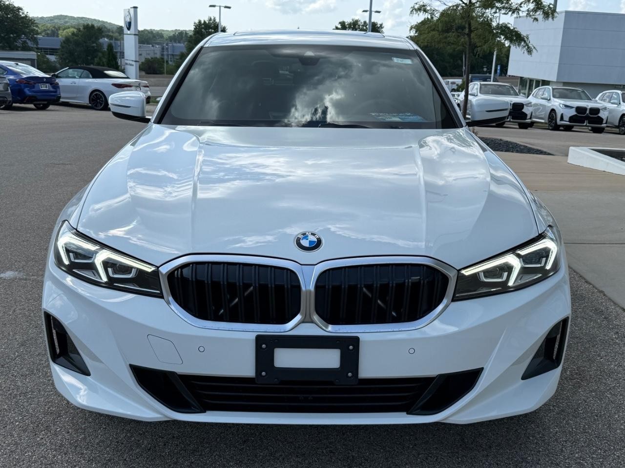 BMW 3 Series Vehicle Image 09