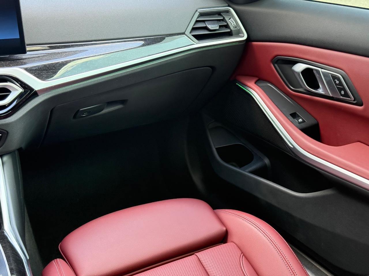 BMW 3 Series Vehicle Image 15