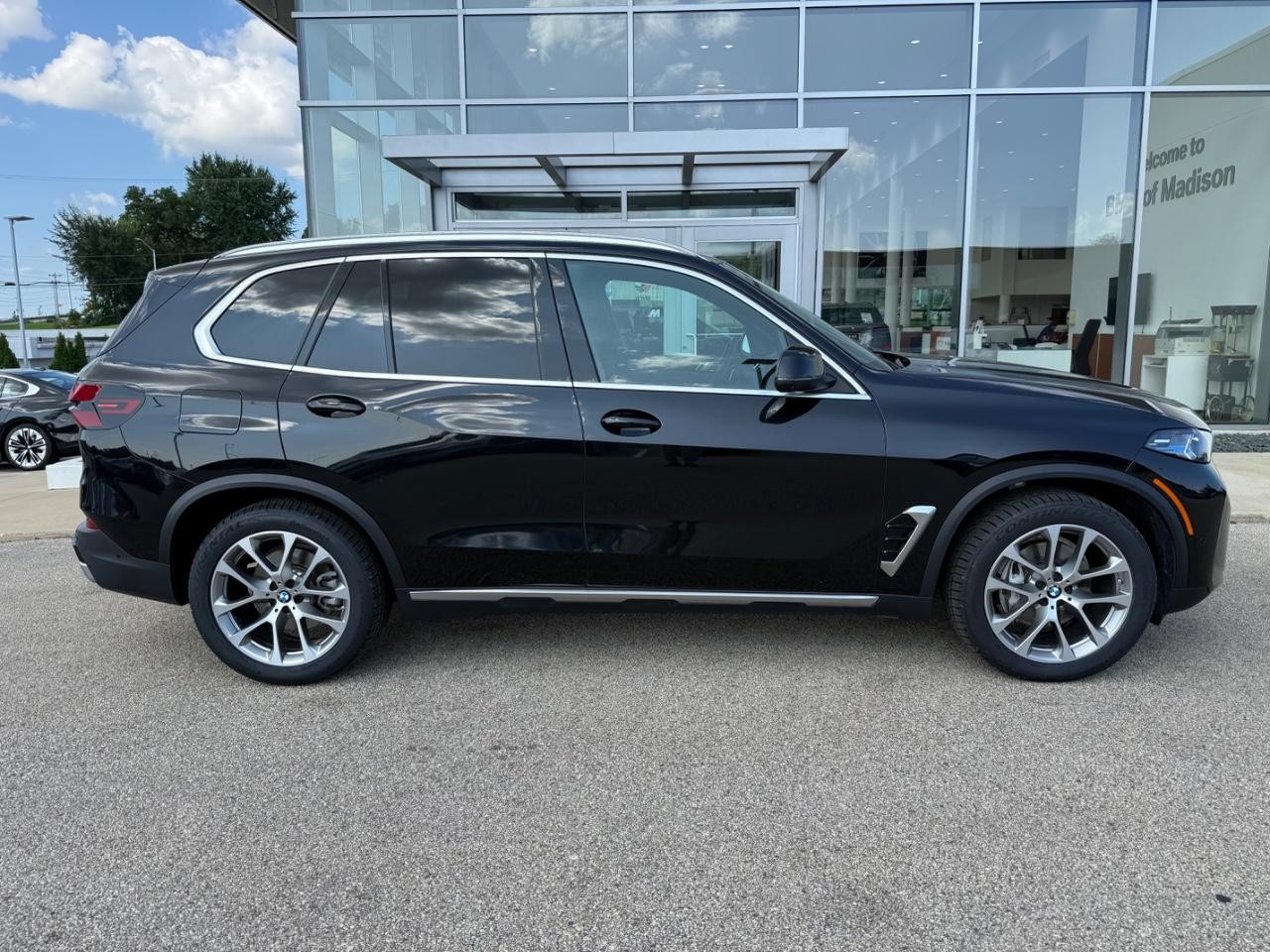 BMW X5 Vehicle Image 02