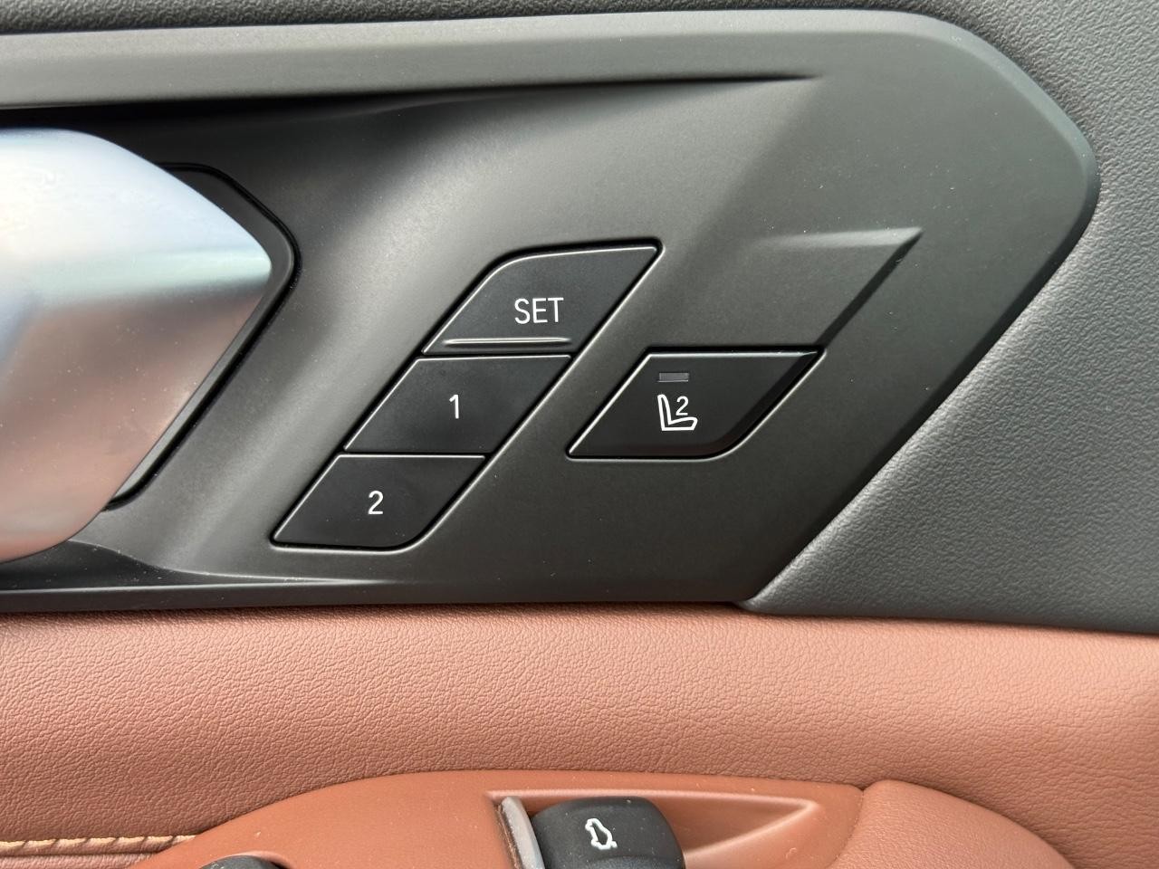 BMW X5 Vehicle Image 16