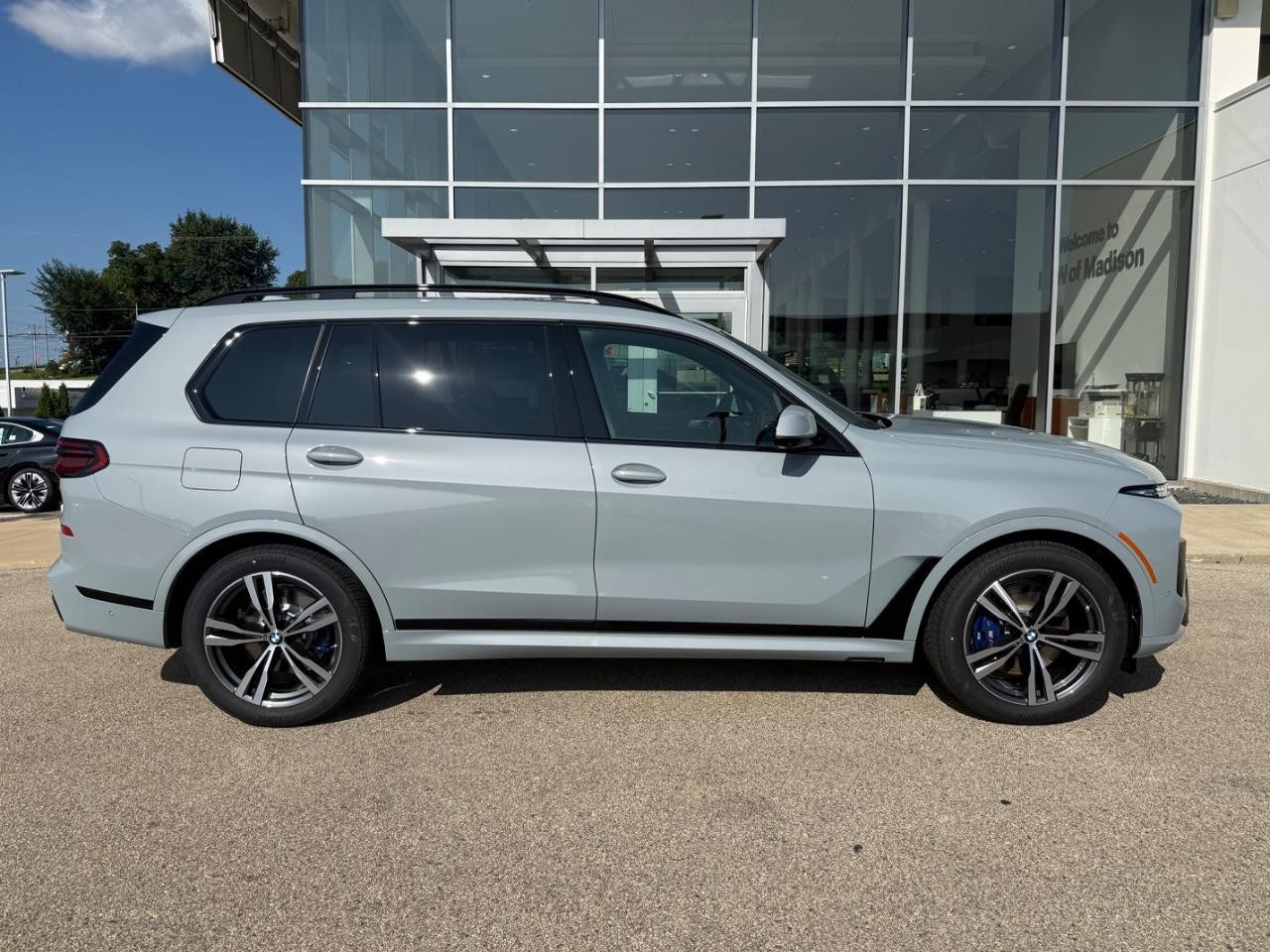 BMW X7 Vehicle Image 02