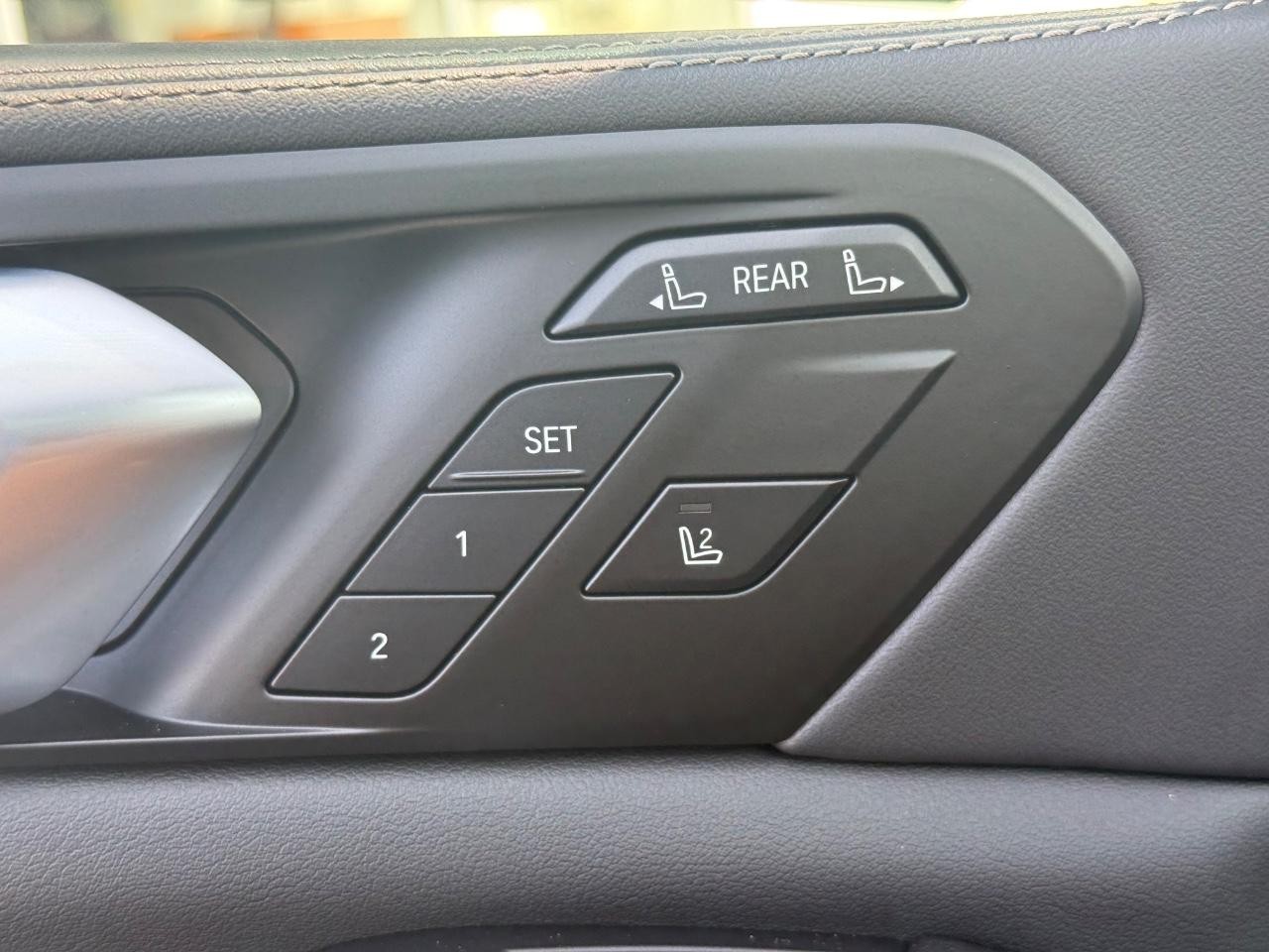 BMW X7 Vehicle Image 12