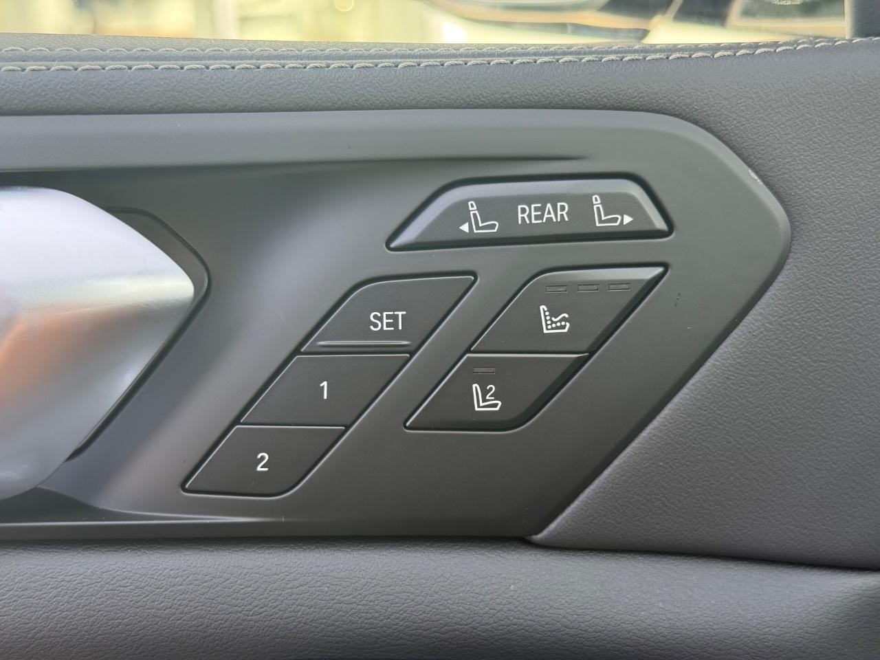 BMW X7 Vehicle Image 13