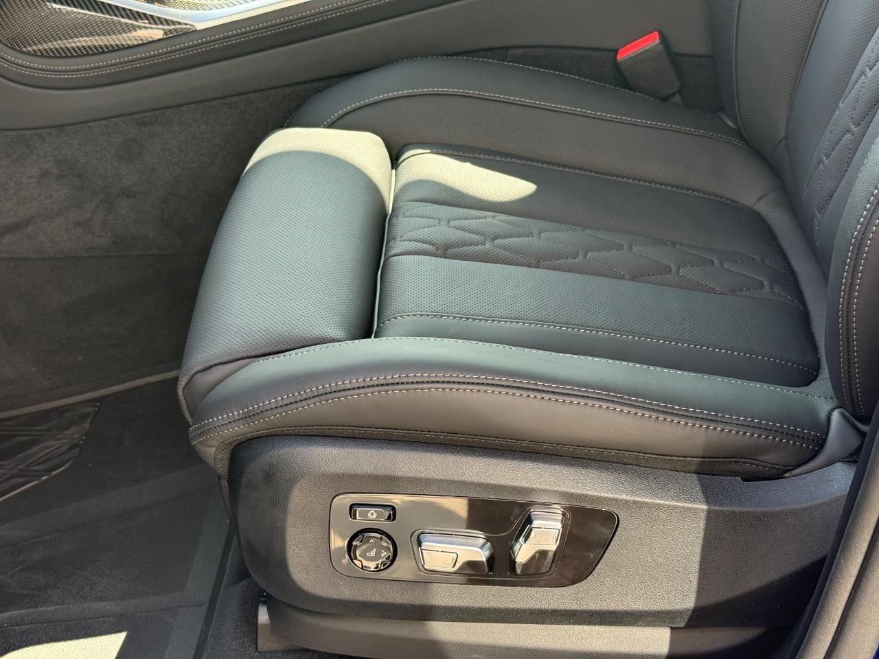 BMW X7 Vehicle Image 20