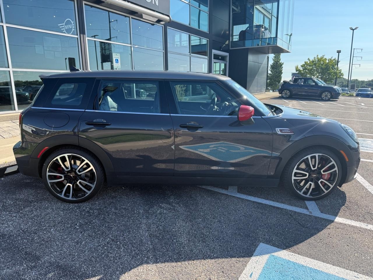 MINI Clubman Vehicle Image 02