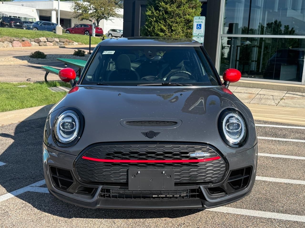 MINI Clubman Vehicle Image 09